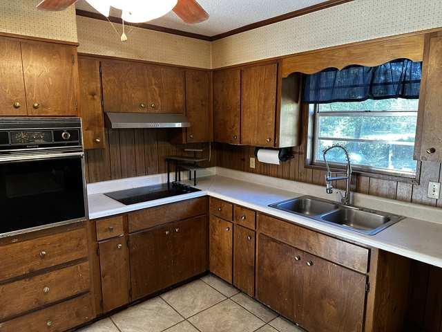 Kitchen with wall oven and cooktop